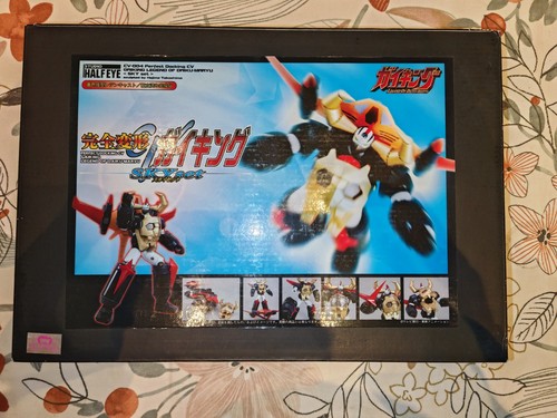 Half eye studio gaiking - half,